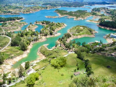 vista desde el Peñol de Guatapé viajar por colombia