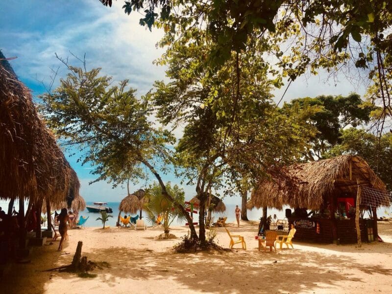 Media Luna Hostal en Isla Baru, Cartagena