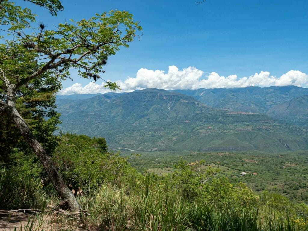 Vue sur le canyon à Barichara en Colombie