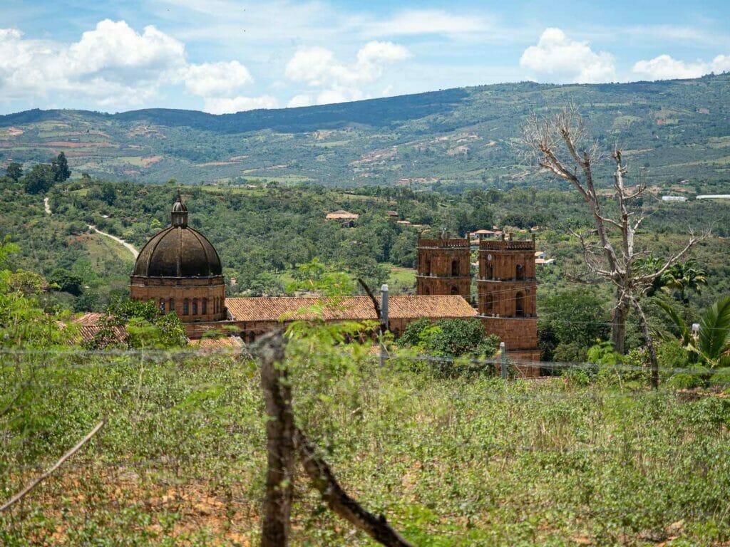 Vue sur l'église de Barichara en Colombie