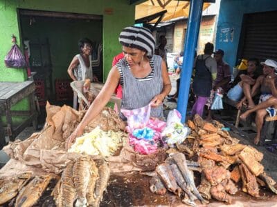 Visita guiada del Mercado Bazurto en Cartagena, blog de viaje por Colombia