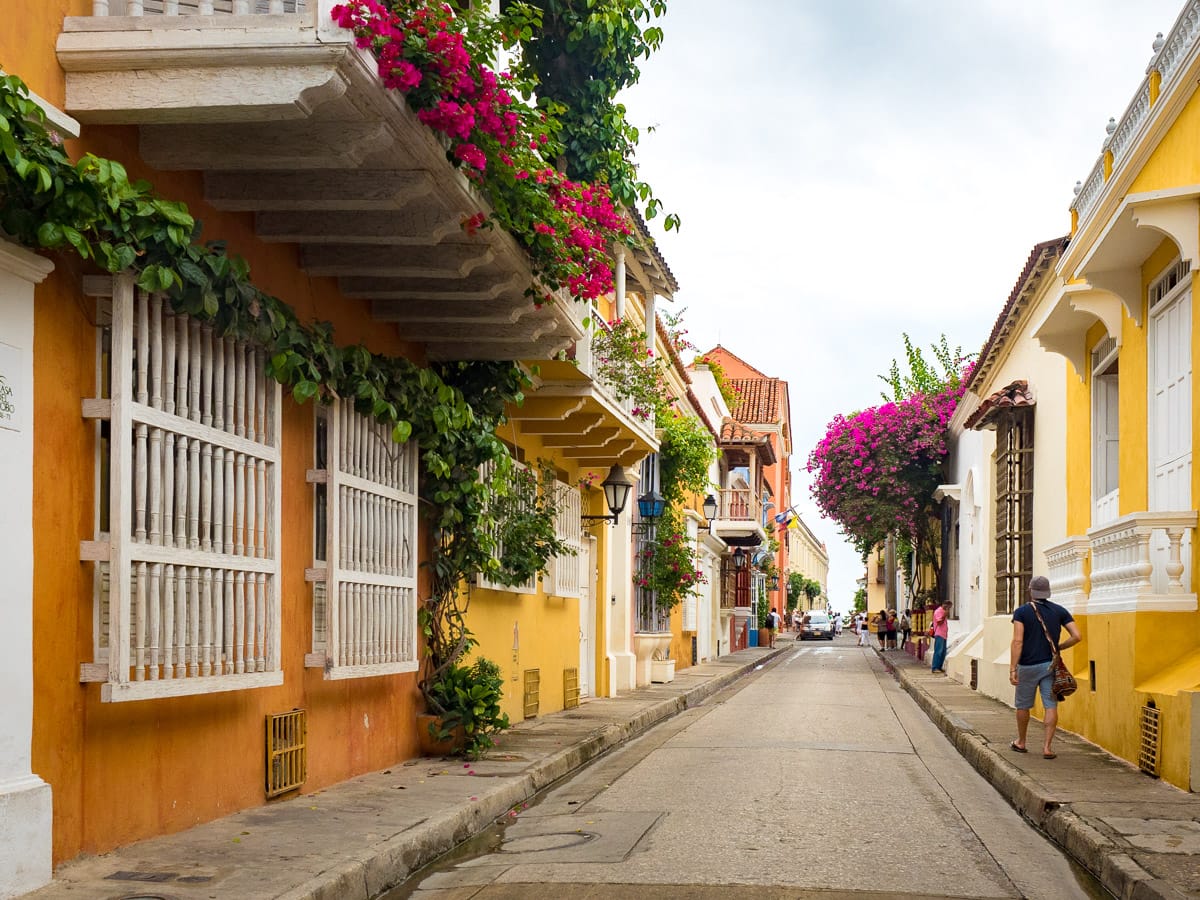 Contacto guia local para visitas y city tours en Cartagena